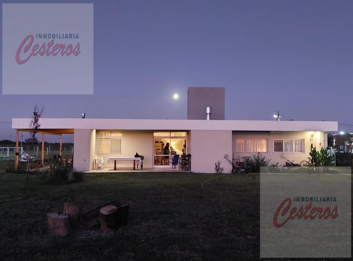 Casa · 90m² · 4 Ambientes · 2 Cocheras