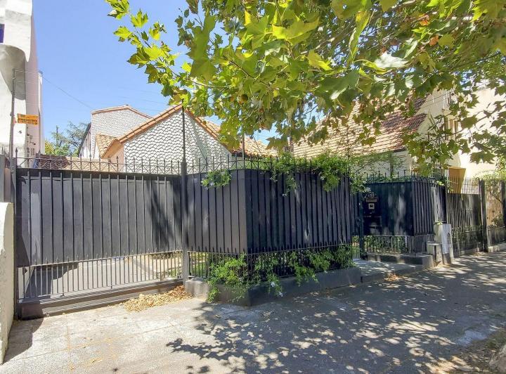 Casa · 240m² · 5 Ambientes · 6 Cocheras
