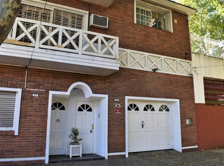 Casa · 196m² · 4 Ambientes · 2 Cocheras