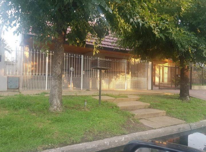 Casa · 140m² · 3 Ambientes · 1 Cochera