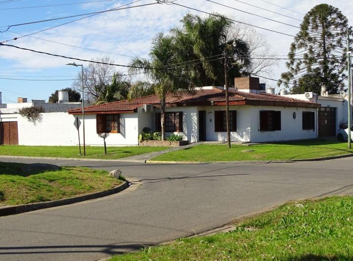 Casa · 180m² · 5 Ambientes · 3 Cocheras