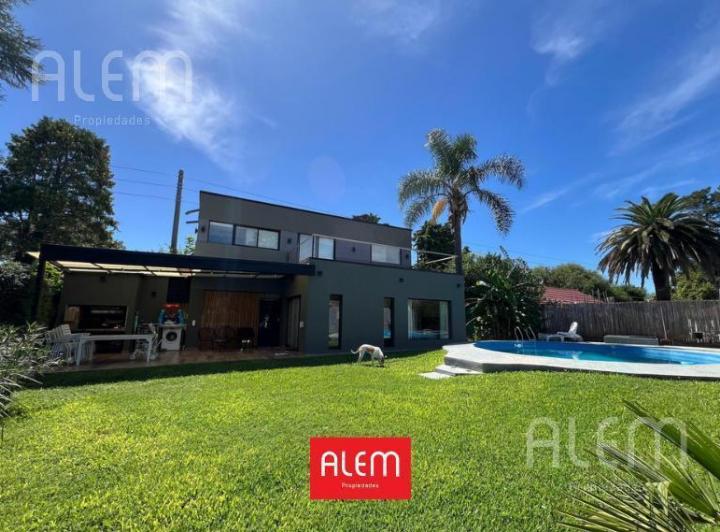 Casa · 115m² · 4 Ambientes · 1 Cochera