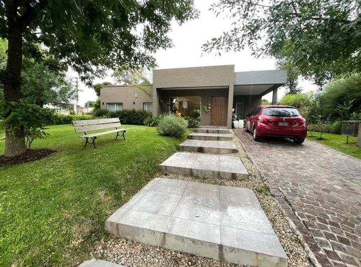 Casa · 180m² · 5 Ambientes · 1 Cochera