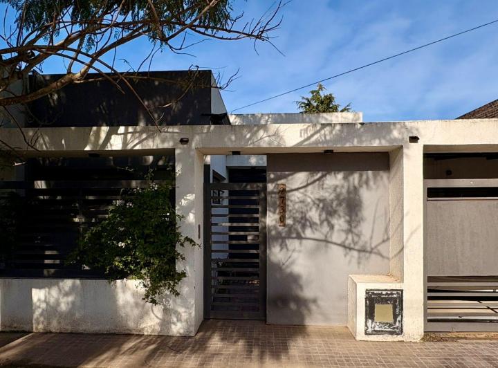 Casa · 194m² · 4 Ambientes · 2 Cocheras