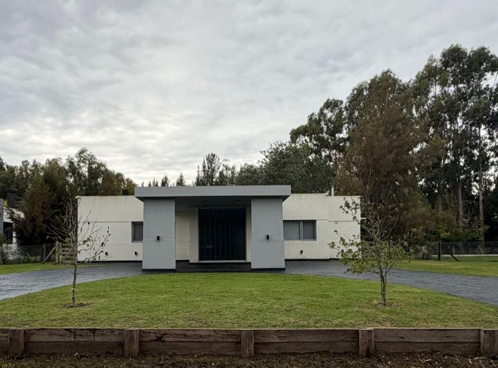 Casa · 195m² · 6 Ambientes · 5 Cocheras