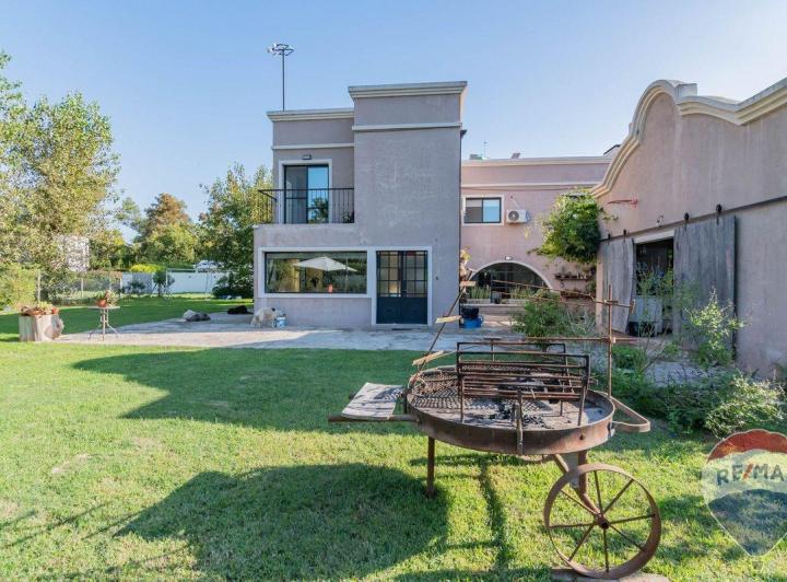 Casa · 243m² · 5 Ambientes · 1 Cochera