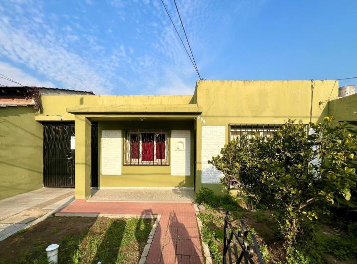 Casa · 70m² · 3 Ambientes · 3 Cocheras