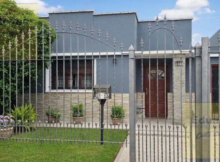 Casa · 225m² · 3 Ambientes · 1 Cochera