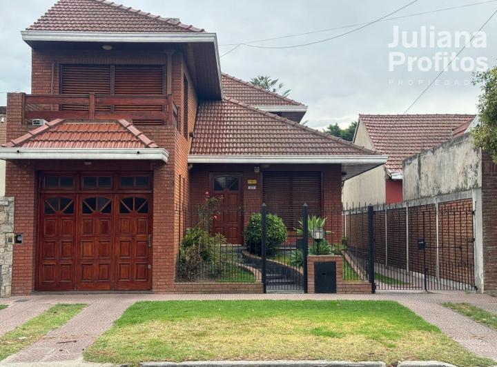 Casa · 222m² · 5 Ambientes · 1 Cochera