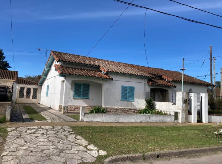 Casa · 105m² · 4 Ambientes · 1 Cochera