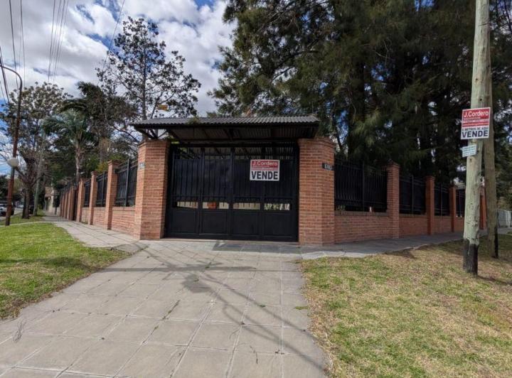 Casa · 170m² · 4 Ambientes · 1 Cochera
