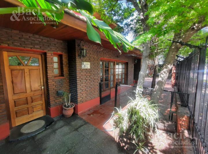 Casa · 300m² · 7 Ambientes · 2 Cocheras