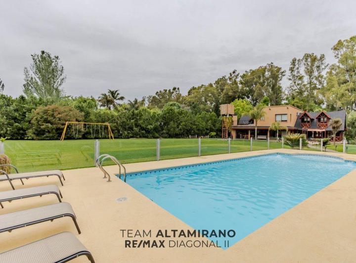 Casa · 306m² · 5 Ambientes · 1 Cochera