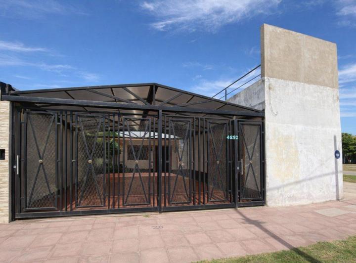 Casa · 131m² · 4 Ambientes · 2 Cocheras