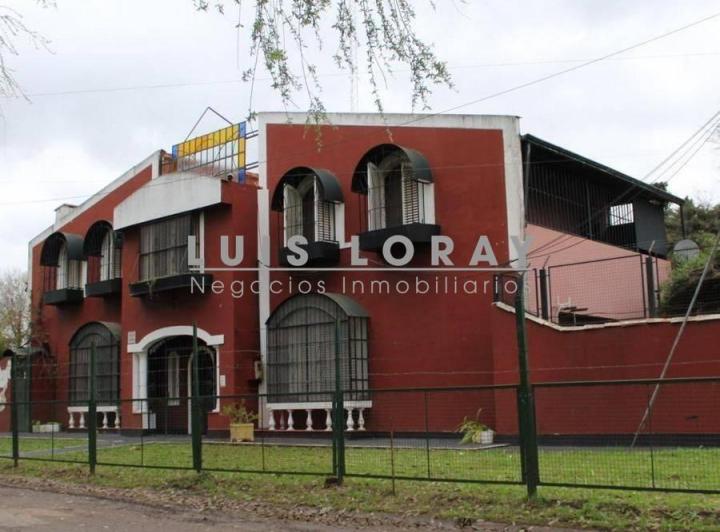 Casa · 250m² · 8 Ambientes · 4 Cocheras