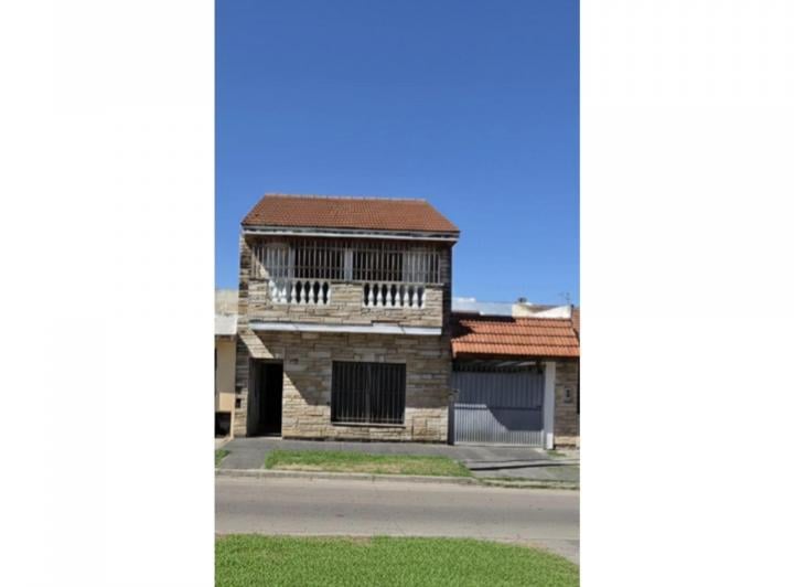 Casa · 130m² · 6 Ambientes · 1 Cochera