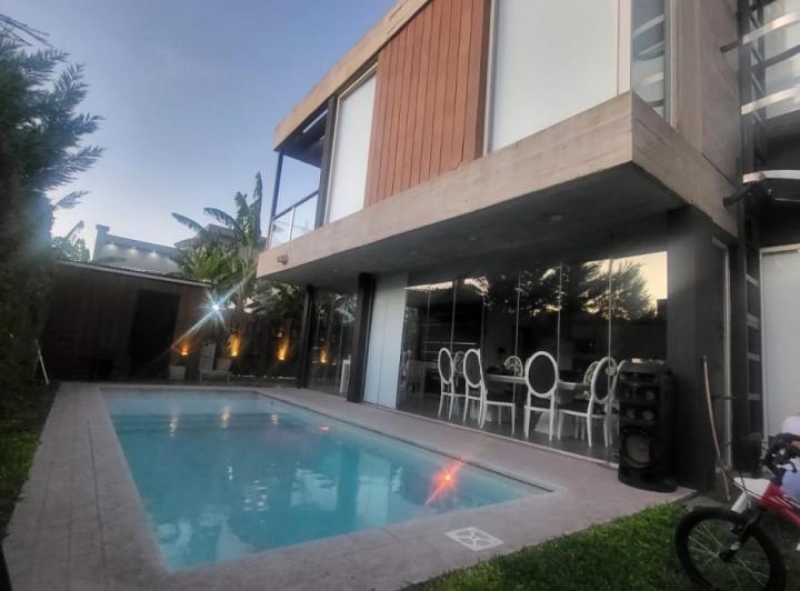 Casa · 200m² · 3 Ambientes
