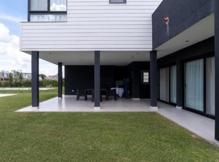 Casa · 200m² · 4 Ambientes · 1 Cochera