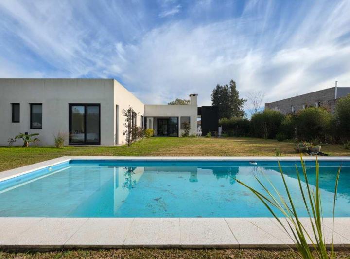 Casa · 223m² · 4 Ambientes · 1 Cochera