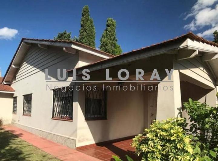 Casa · 220m² · 4 Ambientes · 1 Cochera