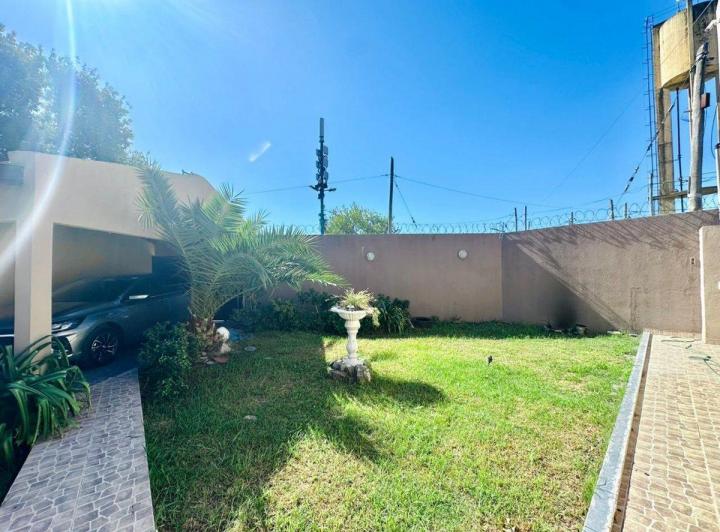 Casa · 75m² · 4 Ambientes · 2 Cocheras