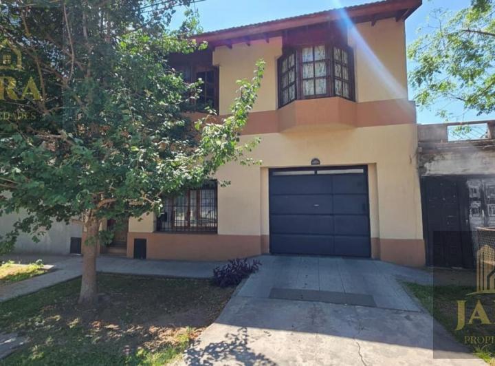 Casa · 155m² · 4 Ambientes · 1 Cochera