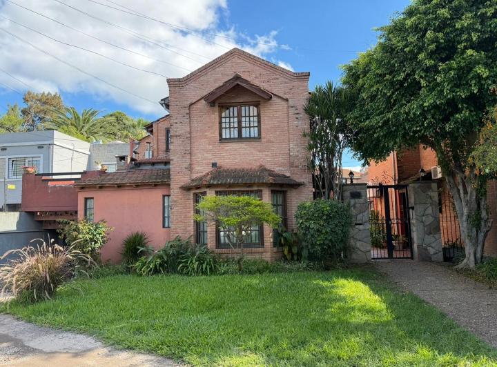 Casa · 60m² · 4 Ambientes · 1 Cochera
