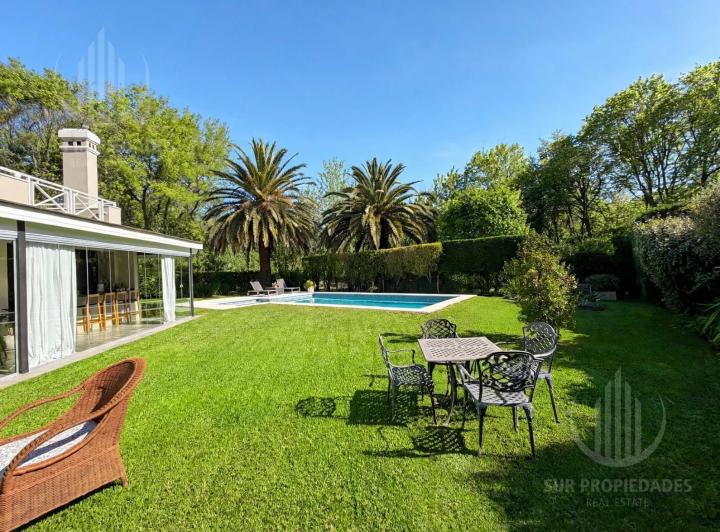 Casa · 235m² · 5 Ambientes · 5 Cocheras