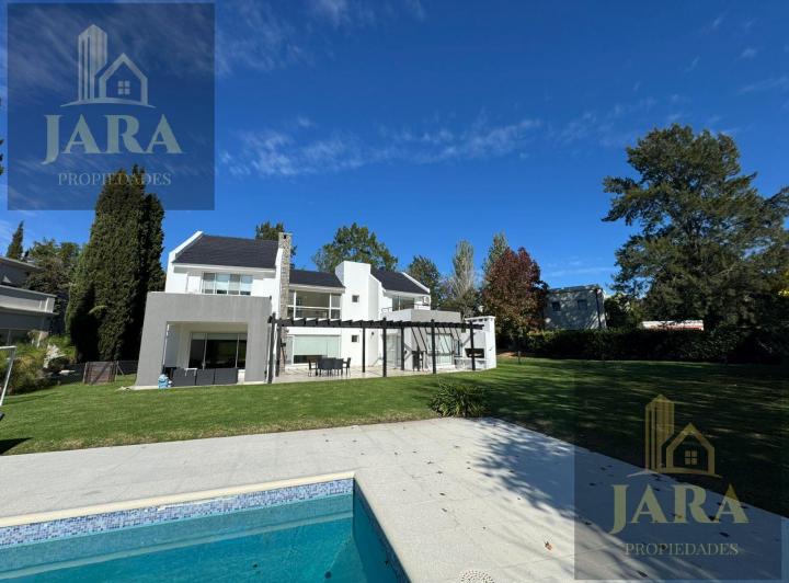 Casa · 207m² · 5 Ambientes