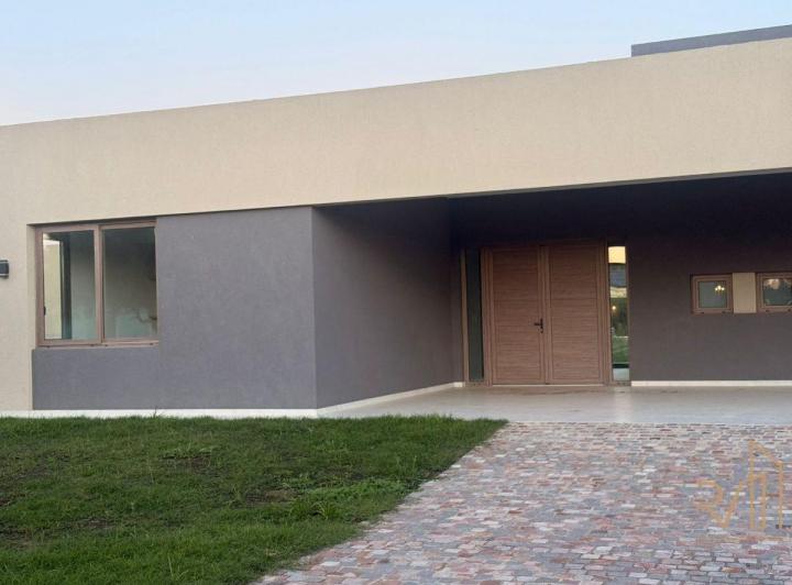 Casa · 193m² · 4 Ambientes · 2 Cocheras