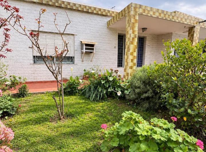Casa · 85m² · 4 Ambientes · 2 Cocheras