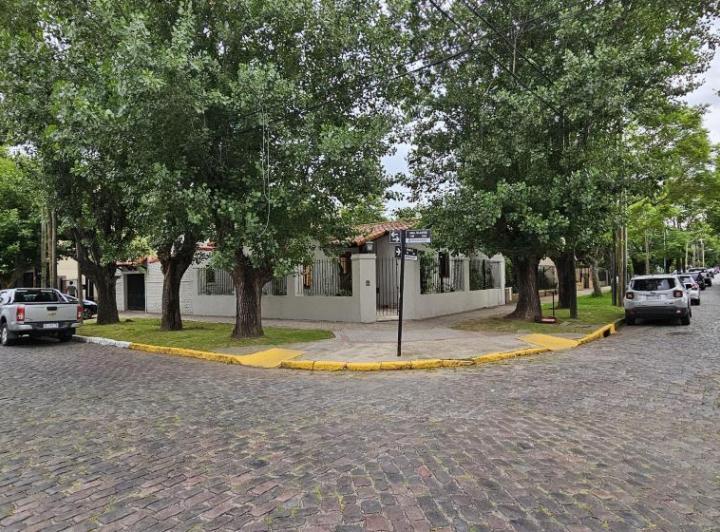 Casa · 200ha · 5 Ambientes · 1 Cochera