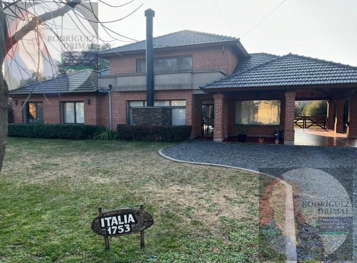 Casa · 350m² · 5 Ambientes · 2 Cocheras