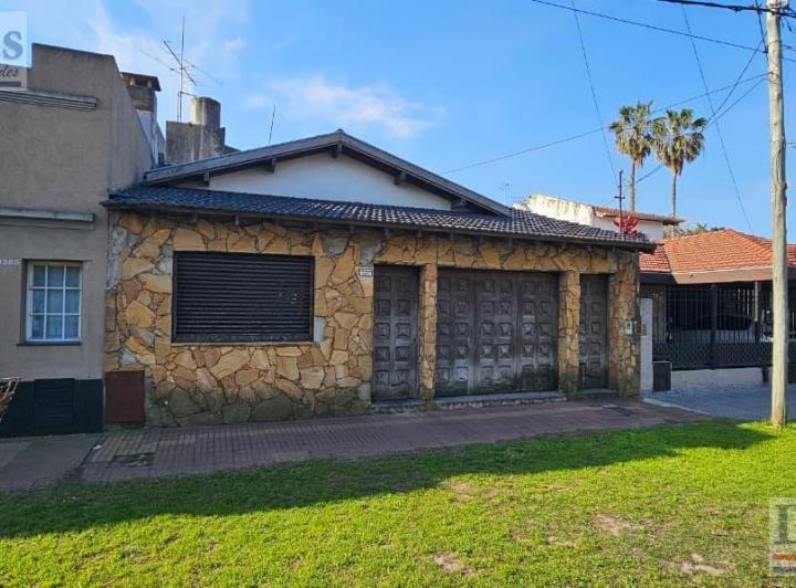 Casa · 140m² · 4 Ambientes · 1 Cochera