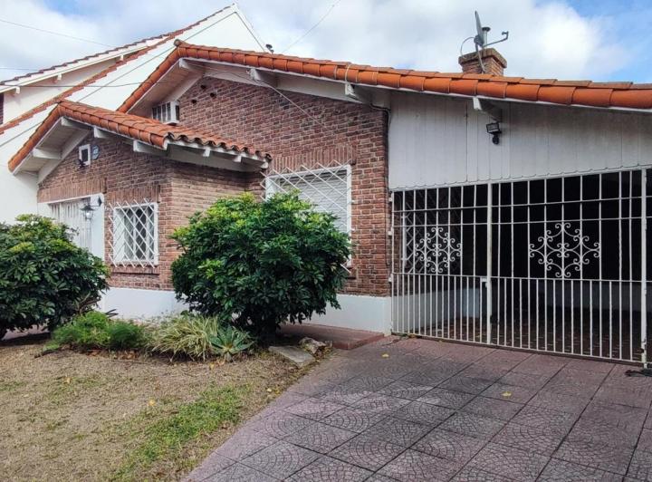 Casa · 182m² · 3 Ambientes · 3 Cocheras