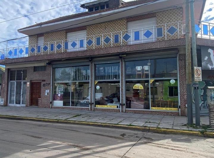 Casa · 351m² · 5 Ambientes · 4 Cocheras