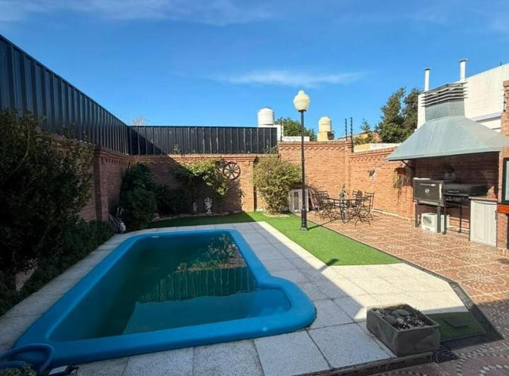 Casa · 190m² · 4 Ambientes · 1 Cochera