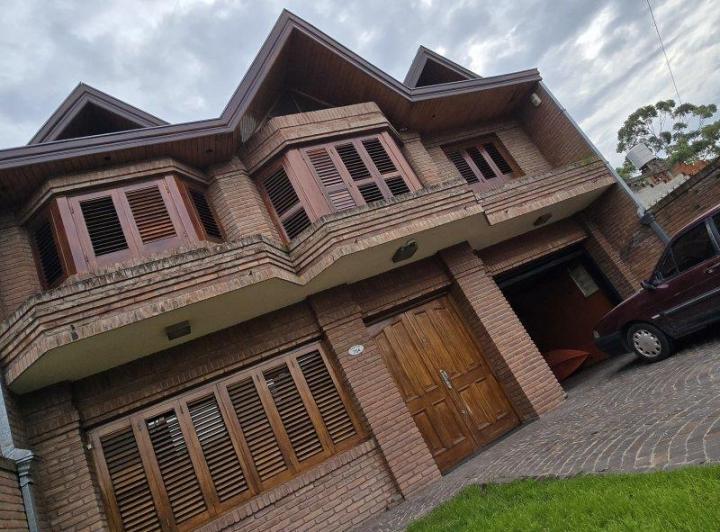 Casa · 203m² · 5 Ambientes · 1 Cochera
