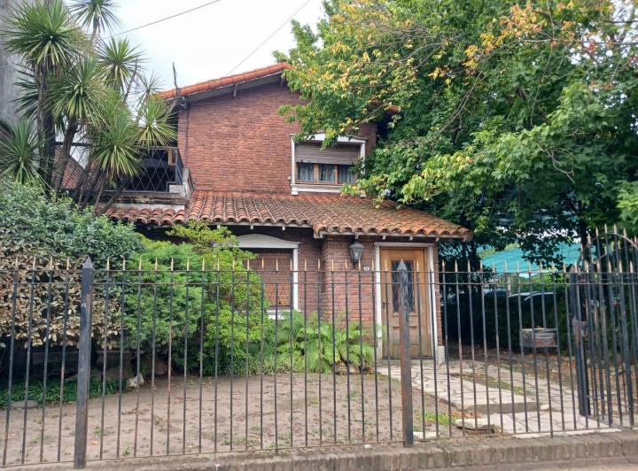 Casa · 830m² · 3 Dormitorios