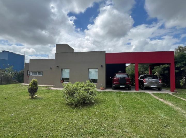 Casa · 105m² · 4 Ambientes · 2 Cocheras