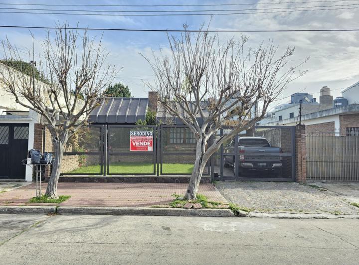 Casa · 230m² · 4 Ambientes · 2 Cocheras
