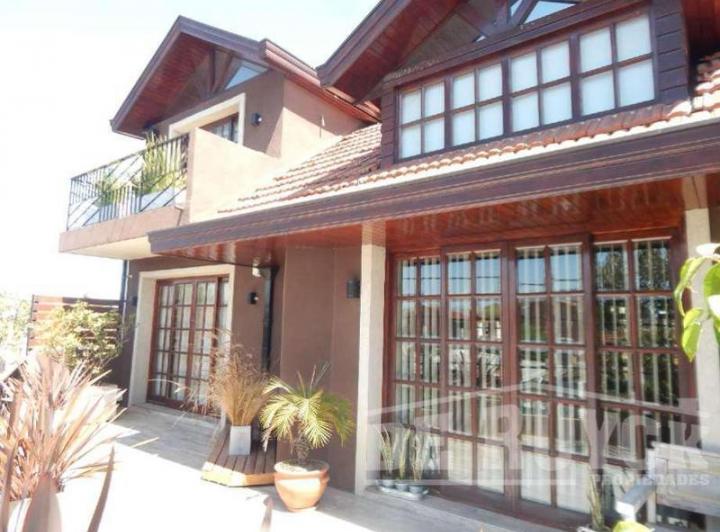 Casa · 210m² · 4 Ambientes · 1 Cochera