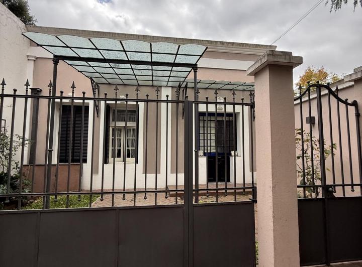Casa · 218m² · 5 Ambientes · 1 Cochera