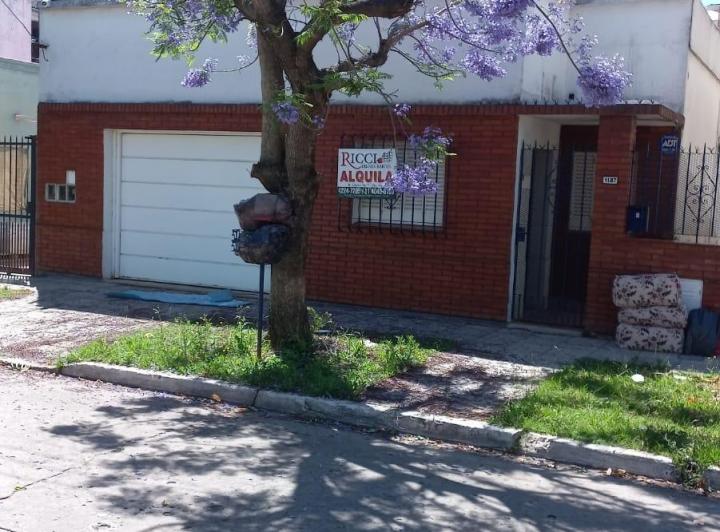 Casa · 100m² · 2 Ambientes · 2 Cocheras