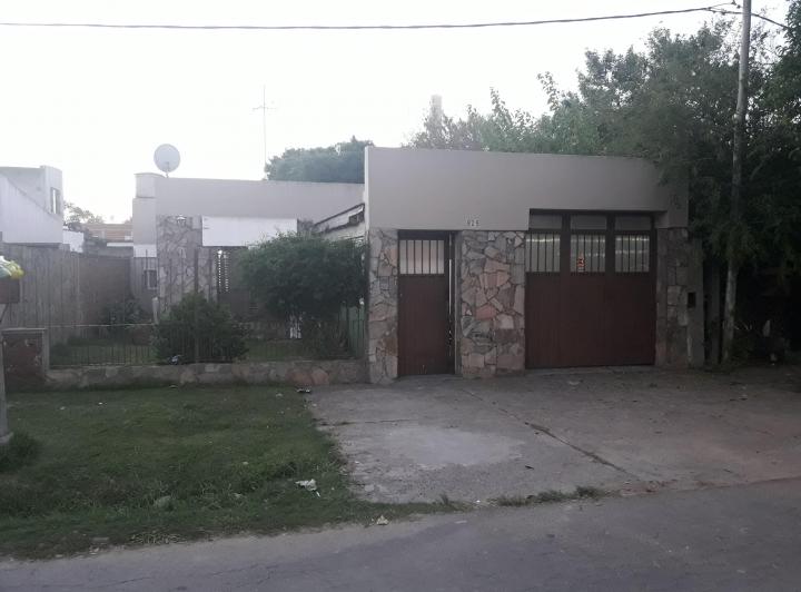 Casa · 200m² · 6 Ambientes · 3 Cocheras