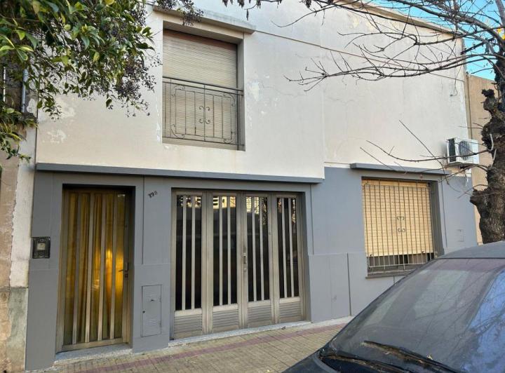 Casa · 376m² · 4 Ambientes · 1 Cochera