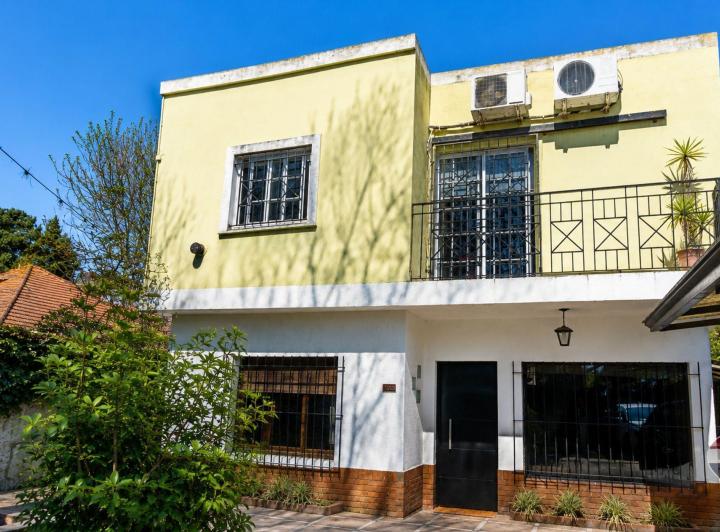 Casa · 100m² · 4 Ambientes · 2 Cocheras