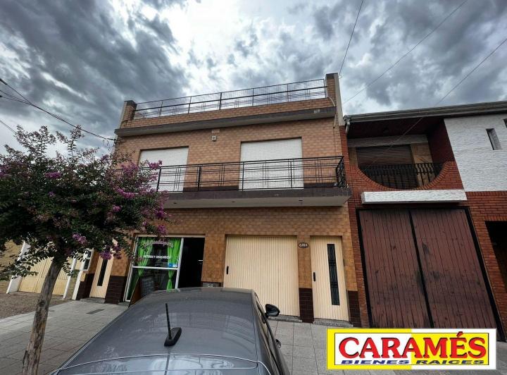 Casa · 180m² · 4 Ambientes · 1 Cochera