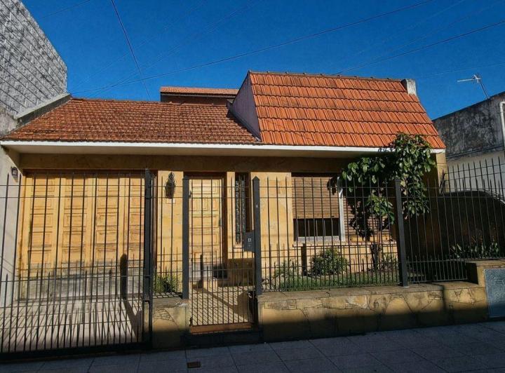 Casa · 160m² · 4 Ambientes · 2 Cocheras