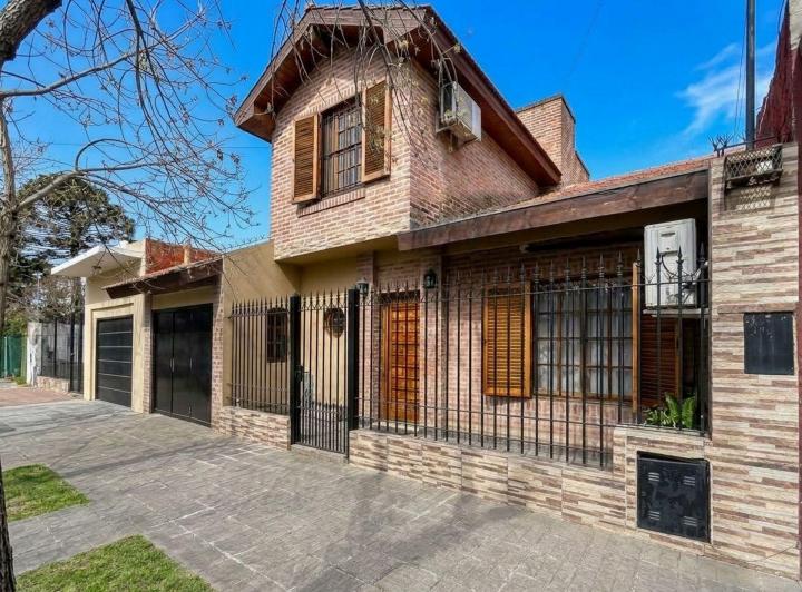 Casa · 200m² · 4 Ambientes · 1 Cochera